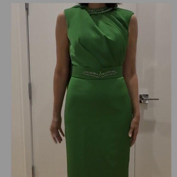 Green One Shoulder Cape Dropped Silk Gown by I.H.F Atelier - Picture 3 of 11